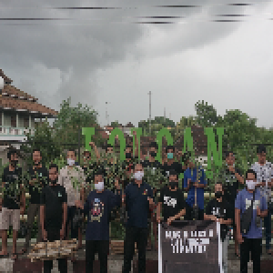 Program penanaman dan bersih bersih Bali Jembrana - LindungiHutan