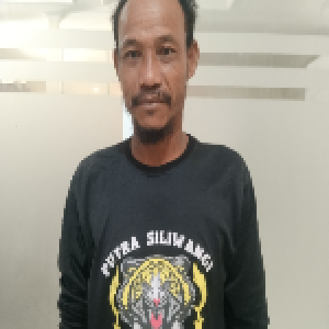 Penggerak LindungiHutan - H. Uloh Saepuloh 